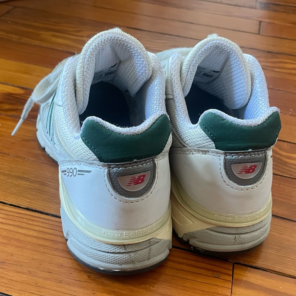 New Balance 990v4 in green